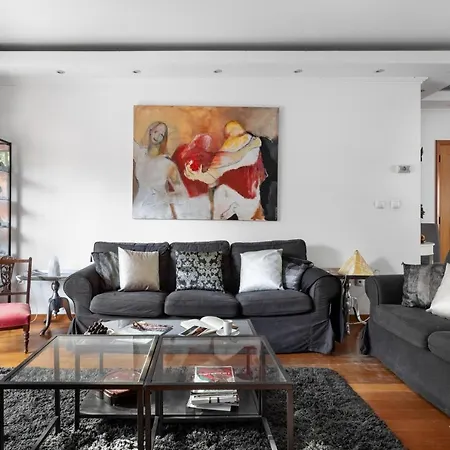 Altido Stunning 4-br House With Private Yard In 別荘