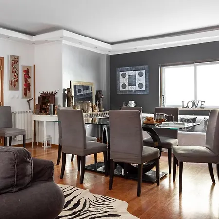 Altido Stunning 4-br House With Private Yard In * エストリル
