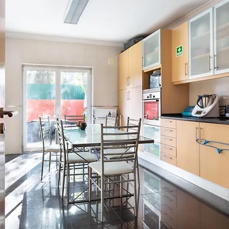 Altido Stunning 4-br House With Private Yard In 別荘 *