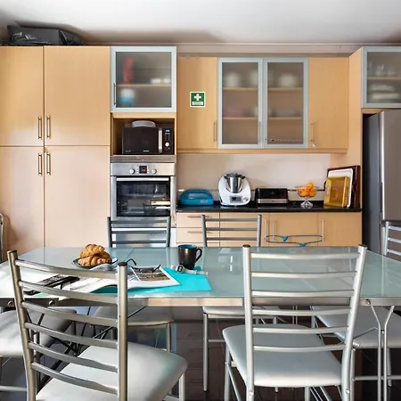 Altido Stunning 4-br House With Private Yard In エストリル