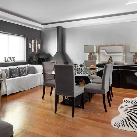 Altido Stunning 4-br House With Private Yard In エストリル
