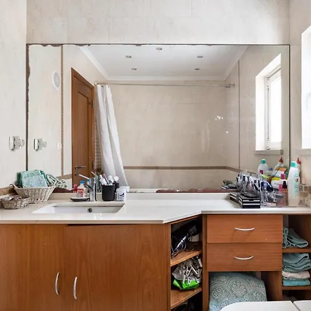 Altido Stunning 4-br House With Private Yard In 別荘 *