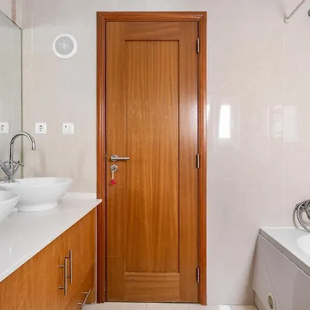 別荘 Altido Stunning 4-br House With Private Yard In *