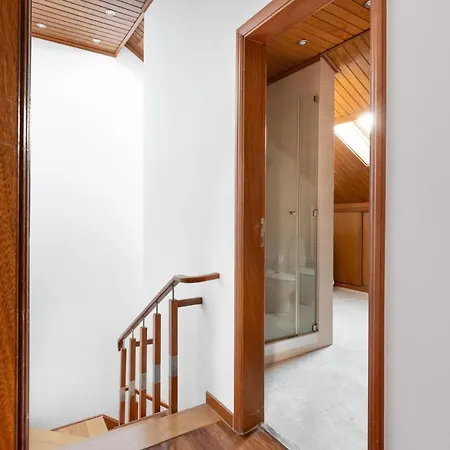 別荘 Altido Stunning 4-br House With Private Yard In *
