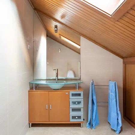 Altido Stunning 4-br House With Private Yard In