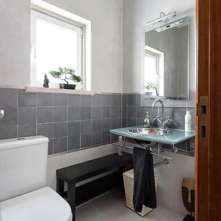 Altido Stunning 4-br House With Private Yard In * エストリル