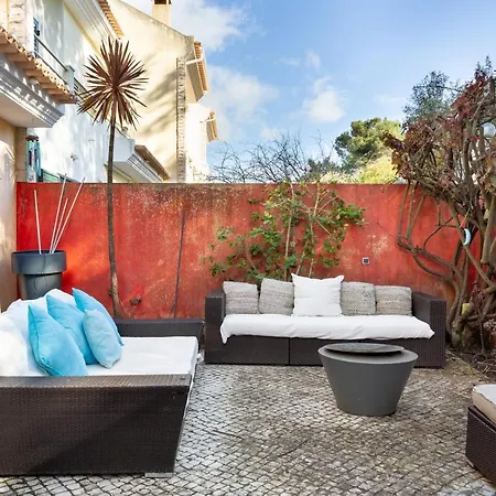 Altido Stunning 4-br House With Private Yard In