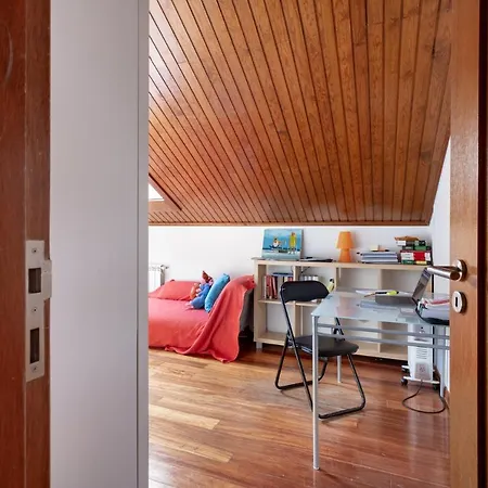 Altido Stunning 4-br House With Private Yard In * エストリル